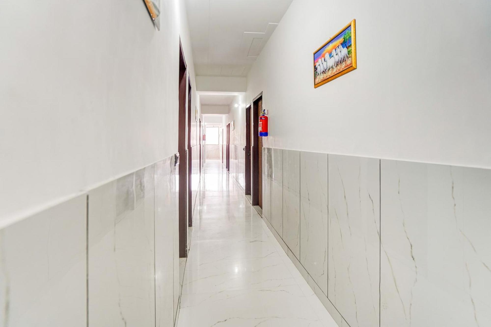 Super Hotel O Burari نيودلهي المظهر الخارجي الصورة
